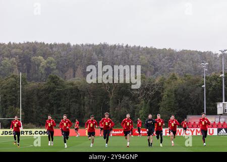 PONTYCLUN, REGNO UNITO. 8 ottobre 2024. Squadra del Galles durante una sessione di allenamento del Galles presso il vale Resort, in vista della partita della UEFA Nations League 2025 contro l'Islanda allo stadio Laugardalsvöllur l'11 ottobre. (PIC di John Smith/FAW) credito: Football Association of Wales/Alamy Live News Foto Stock