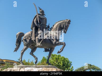 Piazza Skanderbeg con monumento a Skanderbeg, vero nome George Castriot, 1405 - 1468. Foto Stock