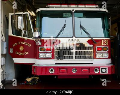 Motore dei vigili del fuoco di San Francisco alla stazione 28, North Beach - Telegraph Hill. Foto Stock