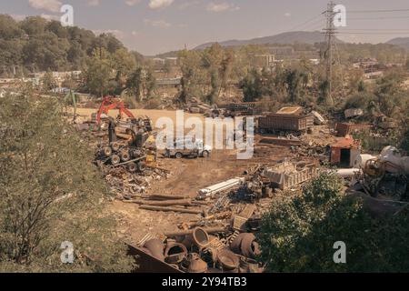 Asheville, Stati Uniti. 7 ottobre 2024. La distruzione dell'uragano Helene rimane oltre una settimana dopo la tempesta mortale di Asheville, North Carolina, lunedì 7 ottobre 2024. (Foto di Cristina Matuozzi/SIPA USA) credito: SIPA USA/Alamy Live News Foto Stock