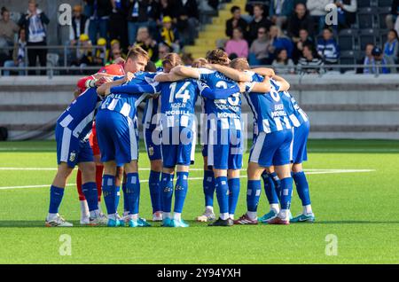 Gothenburg, Svezia, 15 settembre 2024. I giocatori dell'IFK Gothenburg insieme prima del calcio d'inizio nella partita contro il BK Häcken. Foto Stock