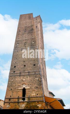 Due Torri (Torri Asinelli e Garisenda), simbolo di Bologna, Italia Foto Stock