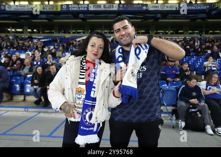 Londra, Regno Unito. 8 ottobre 2024. Londra, Inghilterra, 8 ottobre 2024: Tifosi del Real Madrid durante la partita di UEFA Womens Champions League tra Chelsea e Real Madrid allo Stamford Bridge di Londra, Inghilterra (Alexander Canillas/SPP) credito: SPP Sport Press Photo. /Alamy Live News Foto Stock