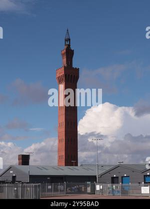 Grimsby Dock Tower, Grimsby, Lincolnshire, Inghilterra Regno Unito 8 ottobre 2024 Grimsby Dock Tower è stata utilizzata per fornire energia idraulica ai macchinari dei Grimsby Docks. È stato completato il 27 marzo 1852. L'edificio ha lo status di Grade 1. La torre è stata progettata da James William Wild (c)GedNoonan/Alamy Foto Stock