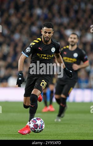 MADRID, SPAGNA - febbraio 26: Riyad Mahrez di Manchester City controlla la palla durante la partita di UEFA Champions League 19/20 tra Real Madrid e Manc Foto Stock