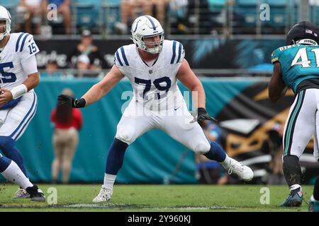 Jacksonville, FLA, Stati Uniti. 6 ottobre 2024. L'offensive tackle degli Indianapolis Colts Bernhard Raimann (79) protegge la tasca nella partita tra gli Indianapolis Colts e i Jacksonville Jaguars all'EverBank Stadium di Jacksonville, Flag. Peter Joneleit/CSM(immagine di credito: © Peter Joneleit/Cal Sport Media/Cal Sport Media). Crediti: csm/Alamy Live News Foto Stock