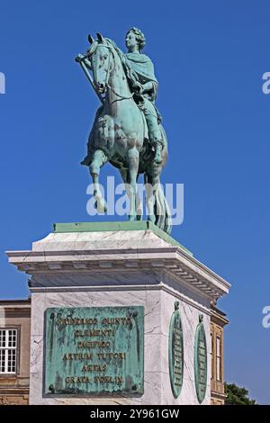 Rytterstatuen, una statua del re Federico V, situata al centro di Piazza Amalienborg, Copenaghen Foto Stock