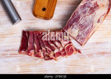 Spalla di maiale affettato Foto Stock