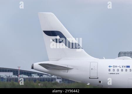 Decollo dell'Airbus a321 Finnair dall'aeroporto di Helsinki Foto Stock