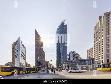 Moderni edifici per uffici, edifici a torre a Potsdamer Platz Berlino, Germania, Europa Foto Stock