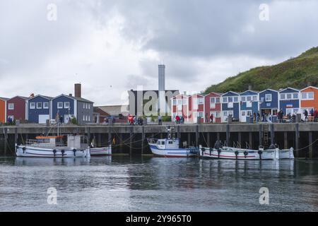 Colorate capanne di aragosta sulla passeggiata del porto, Boerteboote, isola al largo di Heligoland, Mare del Nord, distretto di Pinneberg, Schleswig-Holstein, germe Foto Stock