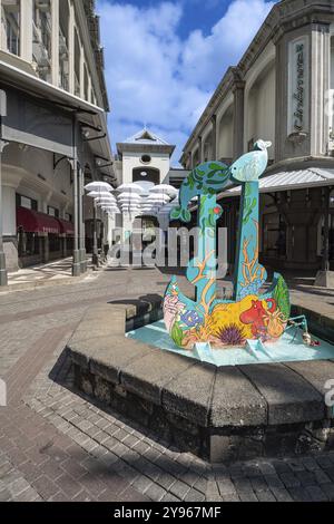 Opere d'arte, Les Amants du Millenaire, Carlo Teker, Caudan Waterfront, ombrelli, Port Louis, oceano Indiano, Isola, Mauritius, Africa Foto Stock