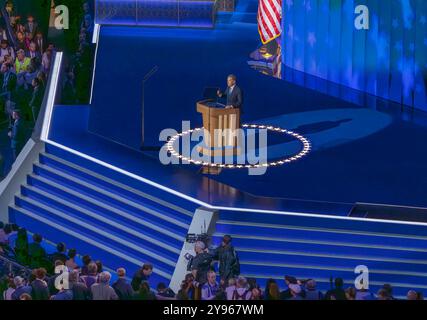 CHICAGO, Ill. - 22 agosto 2024: Il governatore della Carolina del Nord Roy Cooper affronta la Convention Nazionale Democratica del 2024 allo United Center di Chicago. Foto Stock