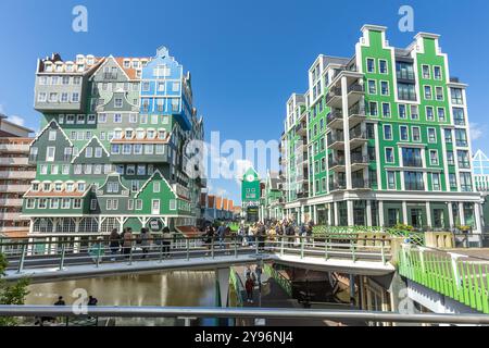 Zaandam, Paesi Bassi. 9 giugno 2024. Vista del centro di Zaandam. Gli hotel Inntel. Tradizionali edifici olandesi. Foto Stock