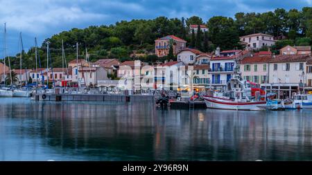 Piccolo porto di Saint Mandrier sur Mer, nel Var, in Provenza, Francia Foto Stock