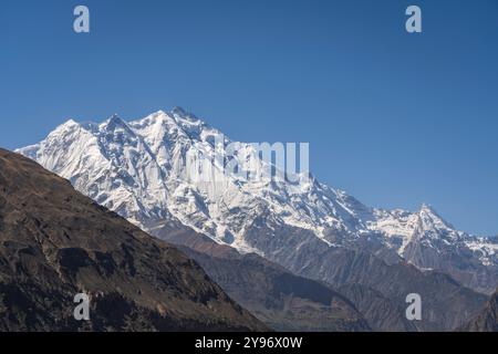 Landscape view of summit of mount Rakaposhi in Karakoram mountain range seen from Hunza valley, Karimabad, Gilgit-Baltistan, Pakistan Foto Stock