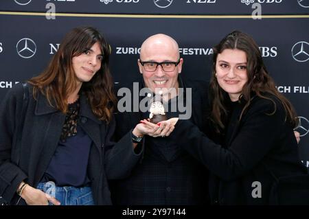 Adam Elliot und Gäste bei der Premiere des Kinofilms 'Memoir of a Snail' auf dem 20. Zurich Film Festival 2024 im Frame 1. Zürich, 08.10.2024 Foto Stock