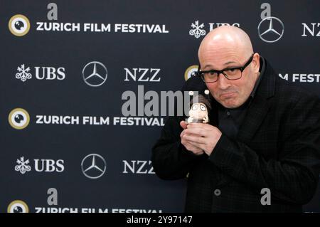 Adam Elliot bei der Premiere des Kinofilms 'Memoir of a Snail' auf dem 20. Zurich Film Festival 2024 im Frame 1. Zürich, 08.10.2024 Foto Stock