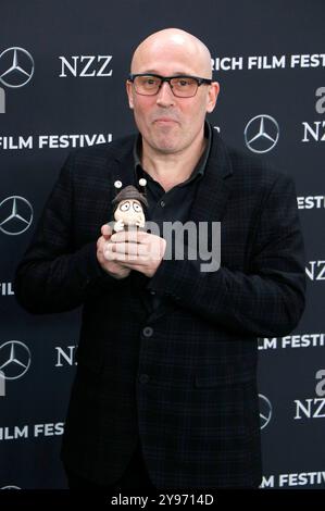 Adam Elliot bei der Premiere des Kinofilms 'Memoir of a Snail' auf dem 20. Zurich Film Festival 2024 im Frame 1. Zürich, 08.10.2024 Foto Stock