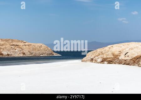 Gibuti, lago Assal: Lago salino che si trova a 155 m (509 piedi) sotto il livello del mare nel Triangolo di Afar, il che lo rende il punto più basso sulla terra in Africa e nel Foto Stock