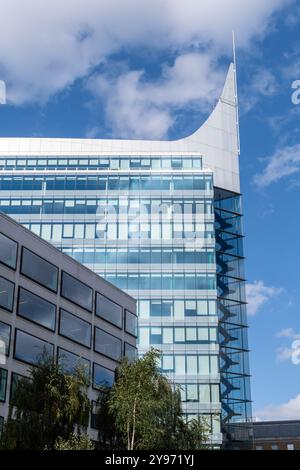 L'alto edificio Blade, l'edificio più alto di Reading, Berkshire, Inghilterra, Regno Unito. Spazio per uffici noto anche come Abbey Mill House Foto Stock