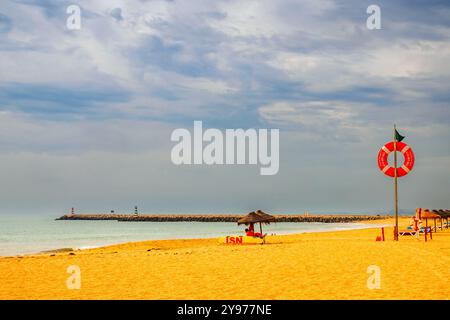 Spiaggia vicino a Vilamoura - regione di Algarve, PORTOGALLO Foto Stock