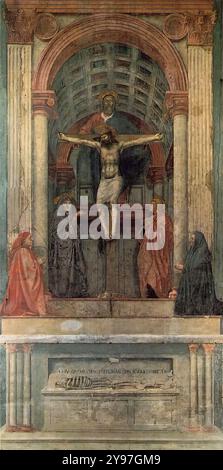 MASACCIO (1401, San Giovanni Valdarno, 1428, Roma) Trinità 1425-28 affresco, 667 x 317 cm Santa Maria Novella, Firenze questa è l'opera più famosa di Masaccio accanto agli affreschi delle Cappelle Brancacci. Ci sono varie opinioni su quando esattamente questo affresco fu dipinto tra il 1425 e il 1428. Fu descritta in dettaglio da Vasari nel 1568, che sottolineò il virtuosismo del trompe l'oeil nella struttura architettonica del dipinto: "Una volta a botte disegnata in prospettiva, e divisa in quadrati con rosette che diminuiscono e sono così ben accorciati che sembra esserci un Foto Stock