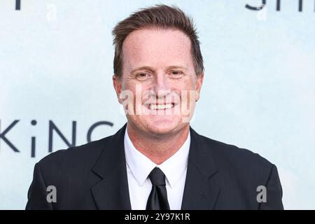 West Hollywood, Stati Uniti. 8 ottobre 2024. WEST HOLLYWOOD, LOS ANGELES, CALIFORNIA, USA - 08 OTTOBRE: Matt Knudsen arriva alla prima mondiale della "Shrinking" Season 2 della Apple TV Series, tenutasi al Pacific Design Center l'8 ottobre 2024 a West Hollywood, Los Angeles, California, Stati Uniti. (Foto di Xavier Collin/Image Press Agency) credito: Image Press Agency/Alamy Live News Foto Stock