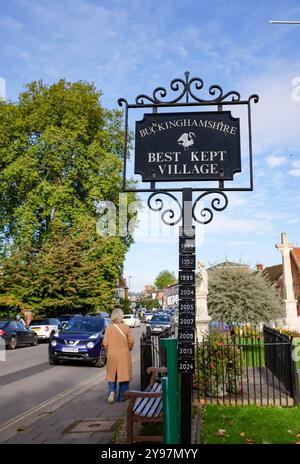 Insegna del Villaggio meglio tenuta in Marlow High Street , Buckinghamshire , Inghilterra , Regno Unito : Credit Simon Dack Foto Stock