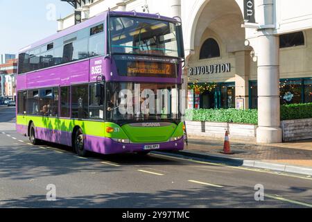 Autobus a due piani Ipswich Reds Scania N230UD OmniCity linea 2 per Hospital, Ipswich, Suffolk, Inghilterra, Regno Unito Foto Stock