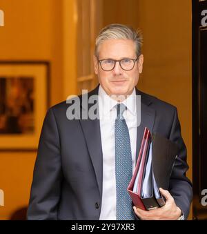 Londra, Regno Unito. , . Kier Starmer, primo ministro, lascia il 10 di Downing Street per le domande del primo ministro (PMQ) credito: Ian Davidson/Alamy Live News Foto Stock