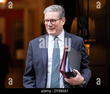 Londra, Inghilterra, Regno Unito. 9 ottobre 2024. Il primo ministro britannico KEIR STARMER parte al 10 di Downing Street prima della sessione delle domande del primo ministro (PMQ) alla camera dei comuni. (Credit Image: © Thomas Krych/ZUMA Press Wire) SOLO PER USO EDITORIALE! Non per USO commerciale! Foto Stock