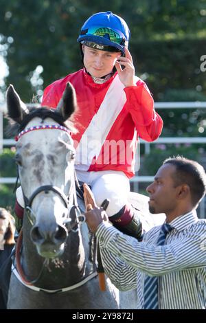 Ascot, Berkshire, Regno Unito. 5 ottobre 2024. SUNFALL guidato dal fantino Cieren Fallon vince il McGee Group British EBF October Stakes (Class 1) (Listed Race) al BetMGM Autumn Saturday Raceday presso l'Ascot Racecourse nel Berkshire. Proprietario, allevatore e sponsor, Cheveley Park Stud Limited, allenatore William Haggas, Newmarket. Crediti: Maureen McLean/Alamy Foto Stock