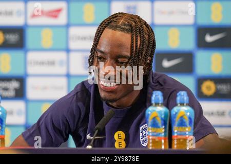 Noni Madueke Press Conference durante la sessione di allenamento dell'Inghilterra in vista della partita Inghilterra contro Grecia al St. George's Park, Burton upon Trent, Inghilterra, Regno Unito, l'8 ottobre 2024 Foto Stock