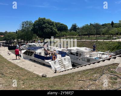 Les 9 Ecluses de Fonseranes (le 9 chiuse di Fonseranes), Canal du Midi, Beziers, regione Occitania, Francia. Foto Stock