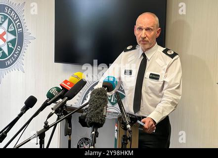 L'assistente capo del PSNI Davy Beck parla ai media al quartier generale del PSNI a Belfast per l'omicidio di Mary Ward. La ventiduenne è stata trovata morta da agenti di polizia nella sua casa in Melrose Street, Belfast, il 1° ottobre. Data foto: Mercoledì 9 ottobre 2024. Foto Stock