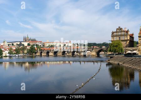 Ponte Carlo sul fiume Moldava a Praga, Repubblica Ceca. Foto Stock
