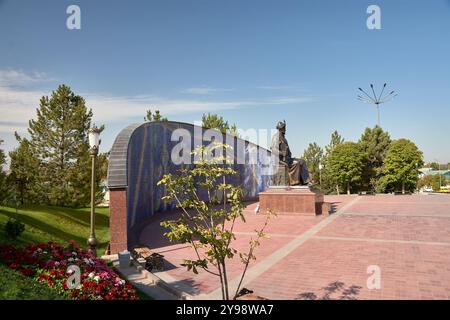 Il monumento commemorativo a Mirzo Ulugbek a Samarcanda, Uzbekistan, rende omaggio a uno dei più grandi astronomi e matematici della EMP timuride Foto Stock