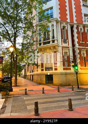 Jose Ortega y Gasset Street, vista notturna. Madrid, Spagna. Foto Stock