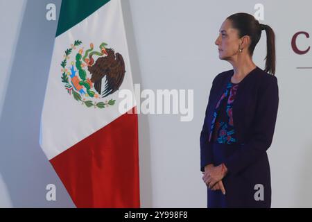 Città del Messico, Messico. 09 ottobre 2024. Claudia Sheinbaum Pardo, presidente del Messico, ha parlato durante una conferenza informativa, dove ha parlato delle riforme energetiche, al Palazzo Nazionale. Il 9 ottobre 2024 a città del Messico, Messico. (Foto di Carlos Santiago/ credito: Eyepix Group/Alamy Live News Foto Stock