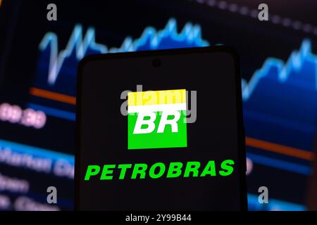 4 settembre 2024, Paraguay. In questa immagine, il logo Petrobras viene visualizzato sullo schermo di uno smartphone Foto Stock
