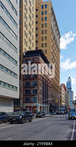 Ahrens Building, costruito nel 1895, è stato accuratamente restaurato per mostrare elaborati mattoni policromi e dettagli in terracotta. Foto Stock