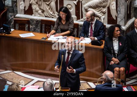 FRANCIA-POLITICA-GOVERNO-PARLAMENTO il ministro degli Esteri Jean-Noel Barrot all'Assemblea nazionale il giorno del voto di sfiducia contro il suo governo. A Parigi, 8 ottobre 2024. PARIGI ILE-DE-FRANCE FRANCIA COPYRIGHT: XANDREAXSAVORANIXNERIX FRANCE-POLITICS-GOVERNMENT-PARLI ASAVORANINERI-25 Foto Stock