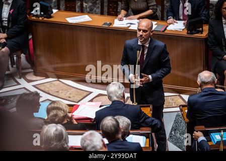 FRANCIA-POLITICA-GOVERNO-PARLAMENTO il ministro degli Esteri Jean-Noel Barrot all'Assemblea nazionale il giorno del voto di sfiducia contro il suo governo. A Parigi, 8 ottobre 2024. PARIGI ILE-DE-FRANCE FRANCIA COPYRIGHT: XANDREAXSAVORANIXNERIX FRANCE-POLITICS-GOVERNMENT-PARLI ASAVORANINERI-26 Foto Stock