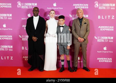 (Da sinistra a destra) Steve McQueen, Saoirse Ronan, Elliott Heffernan e Paul Weller partecipano al gala di apertura del BFI London Film Festival del film documentario e regista Steve McQueen's Second World War drama Blitz, alla Royal Festival Hall, Southbank Centre di Londra. Data foto: Mercoledì 9 ottobre 2024. Foto Stock