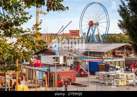 Abbau Oktoberfest, Überblick über die Baustelle, teilweise demontiertes Riesenrad, München, Oktober 2024 Deutschland, München, 09.10.2024, Abbau Oktoberfest, Überblick über die Baustelle, teilweise demontiertes Riesenrad, Theresienwiese, Bayern, bayerisch, *** Dismantling Oktoberfest, panoramica del cantiere, ruota panoramica parzialmente smantellata, Monaco di Baviera, ottobre 2024 Germania, Monaco di Baviera, 09 10 2024, smantellamento dell'Oktoberfest, panoramica del cantiere, ruota panoramica parzialmente smantellata, Theresienwiese, Baviera, Baviera, Baviera, Foto Stock