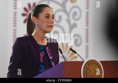 Non esclusiva: Claudia Sheinbaum Pardo, presidente del Messico, ha parlato durante una conferenza informativa, dove ha parlato delle riforme energetiche, al Natio Foto Stock