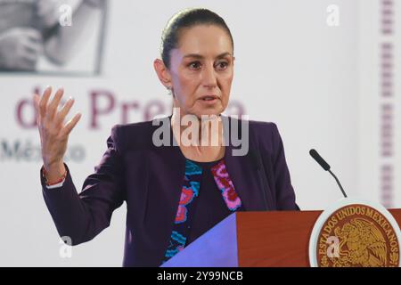 Non esclusiva: Claudia Sheinbaum Pardo, presidente del Messico, ha parlato durante una conferenza informativa, dove ha parlato delle riforme energetiche, al Natio Foto Stock