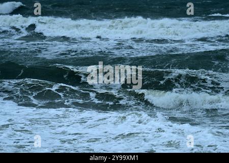 Melbourne, Stati Uniti. 09 ottobre 2024. L'Oceano Atlantico al largo di Coco Beach, Florida, si apre ore prima dell'arrivo dell'uragano Milton, mercoledì 9 ottobre 2024. Foto di Joe Marino/UPI credito: UPI/Alamy Live News Foto Stock