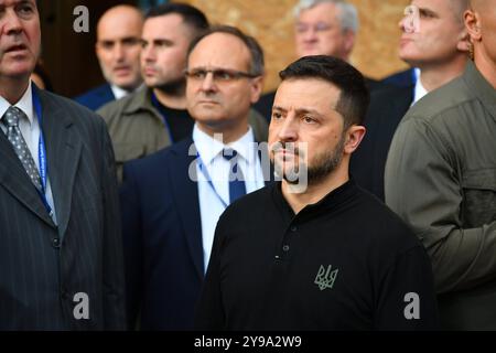 Croazia, Dubrovnik, 091024. Andrej Plenkovic, Volodimir Zelenski e altri alti funzionari hanno camminato lungo Stradun dopo la fine della parte plenaria del vertice Ucraina - Europa sudorientale. Nella foto: Volodimir Zelenski. Foto: Bozo Radic / CROPIX Dubrovnik Croazia Copyright: XxBozoxRadicx br summit dubrovnik40-091024 Foto Stock